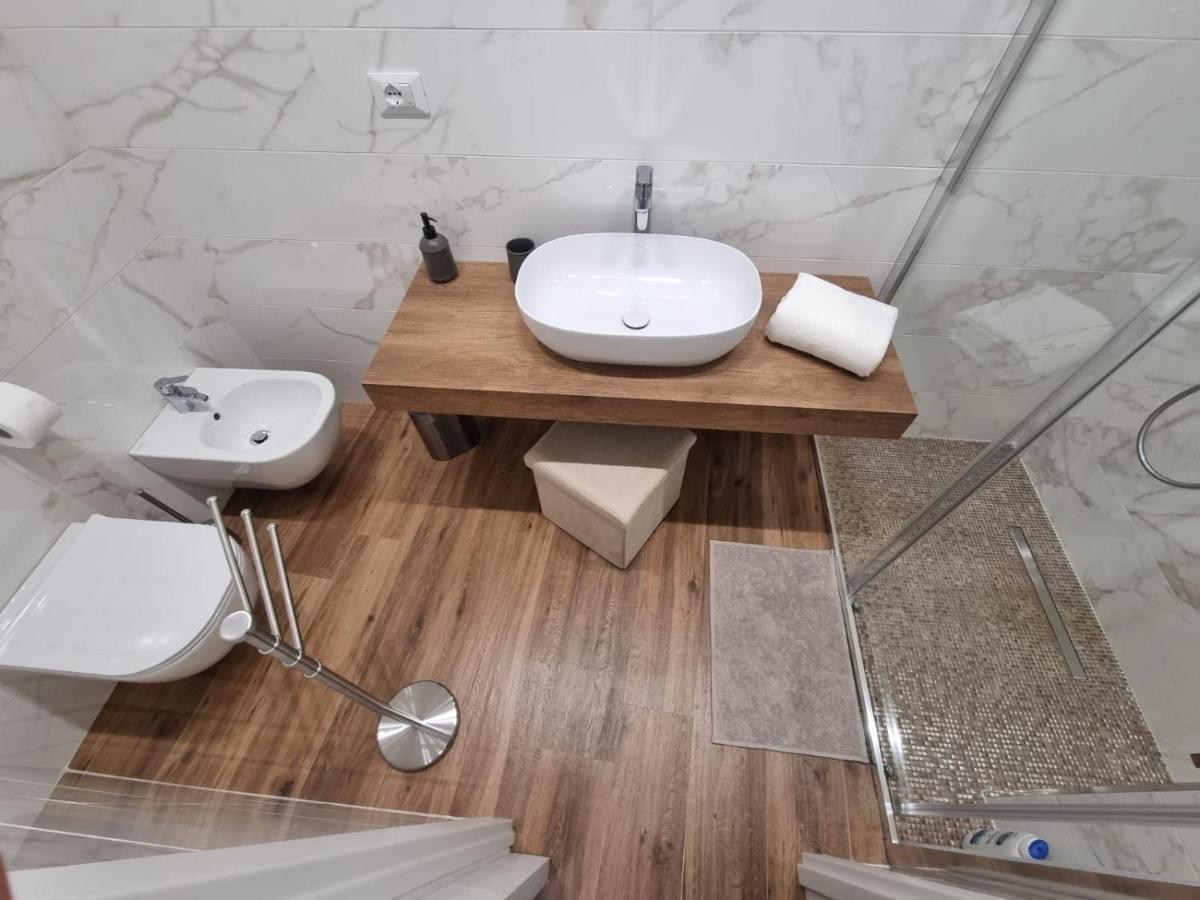 La Casa Di Vale Apartment Bari Bagian luar foto
